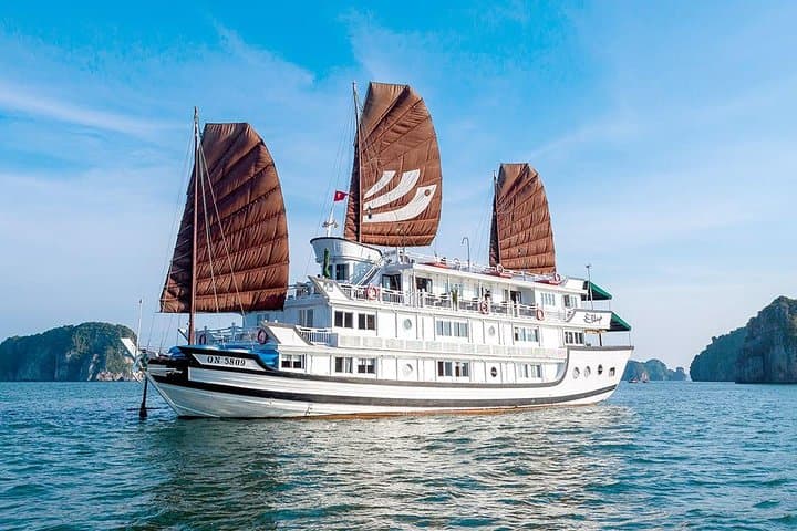 Halong Bay 2-Day Overnight Cruise: Kayak, Caves & Sunrise