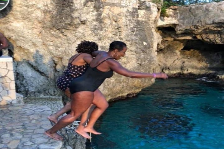 Unwind at Negril’s Pristine Beaches and Iconic Cliffs photo 2