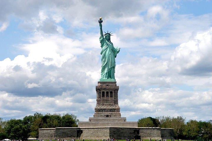 Explore the Iconic Statue of Liberty and Ellis Island: Private Tour Insights photo 2
