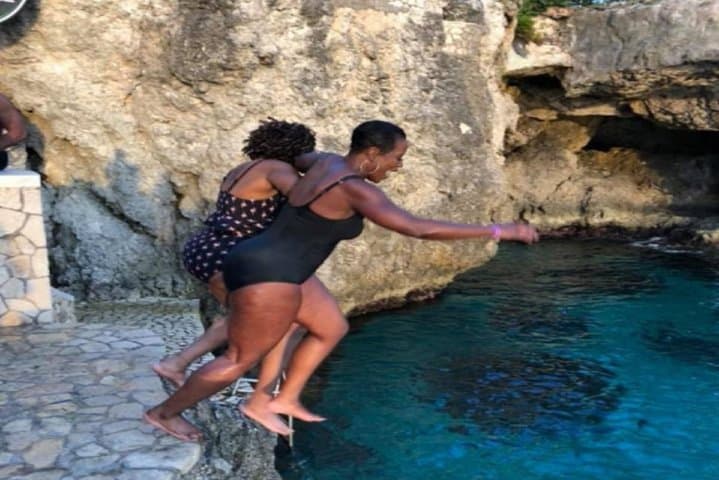 Negril Beach & Rick's Cafe Tour — Sunset, Cliffs, and Seven-Mile Swim photo 2