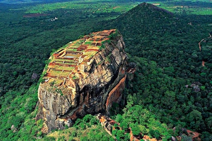 Day Tour to Sigiriya Rock, Dambulla Cave Temple & Jeep Safari from Colombo