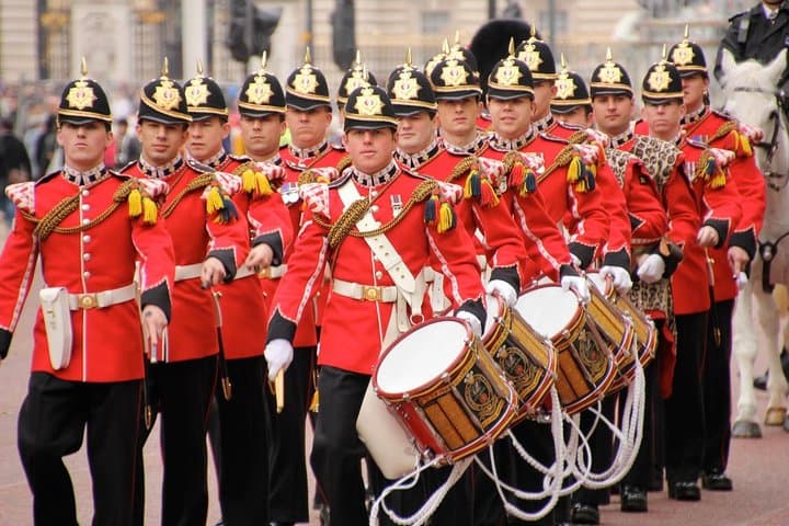 Executive Private Tour to Windsor Castle & Hampton Court Palace from London photo 2