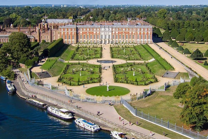 Executive Private Tour to Windsor Castle & Hampton Court Palace from London photo 4