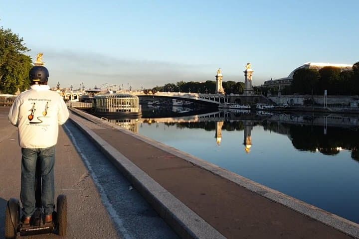 Paris Sunrise Segway Tour: Trocadéro to Champs-Élysées at Dawn photo 4