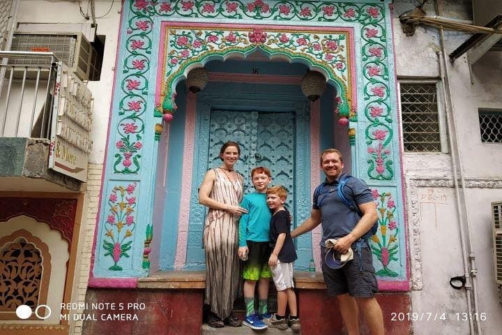 Shop Like a Local: Personalized Old & New Delhi Markets Tour photo 6