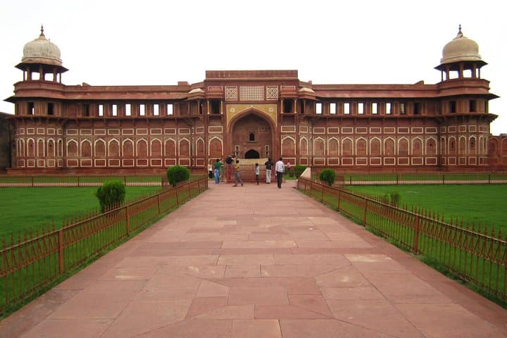 Skip-the-Line Taj Mahal Tickets: Private Guided Visit with Hotel Pickup in Agra photo 4