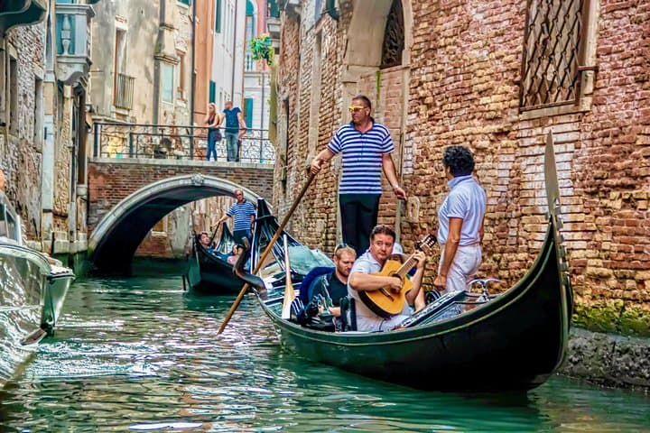 Private Gondola Serenade: 30-Minute Romantic Ride on Venice's Grand Canal photo 2