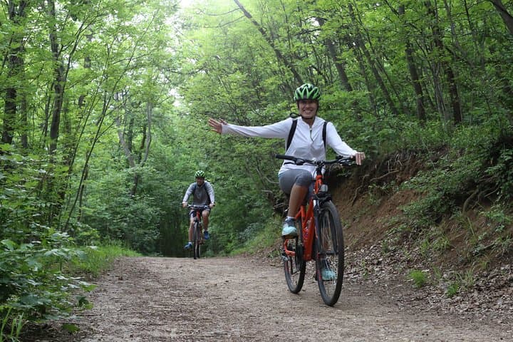 Budapest Private Adventure Bike Tour — Buda Hills, Elizabeth Lookout & Chain Bridge photo 3