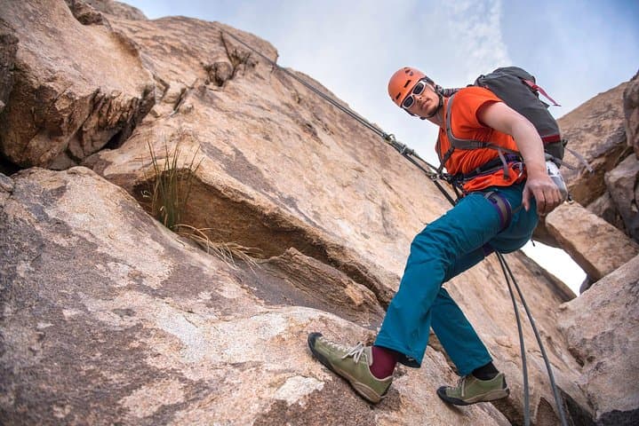 Rappelling in Joshua Tree: A 4-Hour Guided Descent Through Granite Gardens