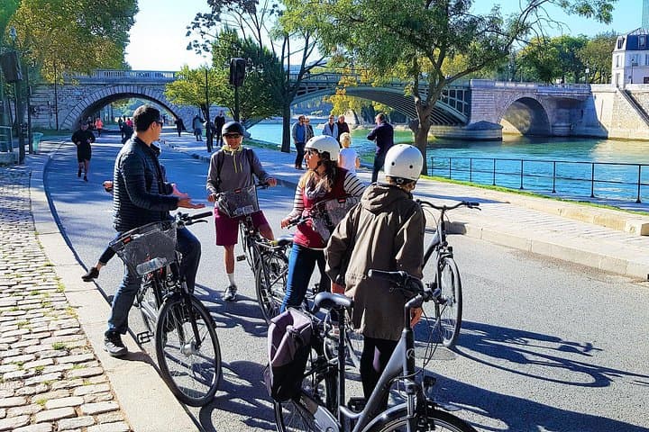 Essential Paris Bike Tour: Family-Friendly Guided Ride Along the Seine photo 4