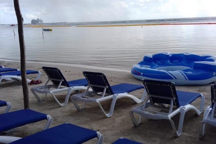 Beach Day at Los Arrecifes, Costa Maya: Open-Bar Beach Club Guide photo 6