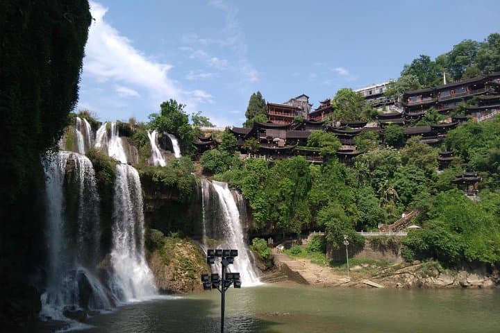 Tianmen Mountain & Furong Town Day Tour — Cable Car, Glass Walkway & Waterfall Evening Views
