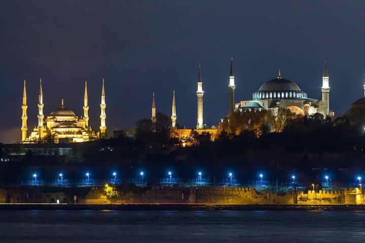 Bosphorus Dinner Cruise & Turkish Night: Evening Cruise with Live Show in Istanbul photo 6