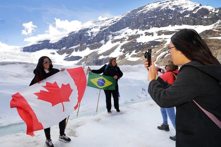 Rockies Christmas Premium Tour: 5-Day Banff & Icefield Holiday Adventure photo 4