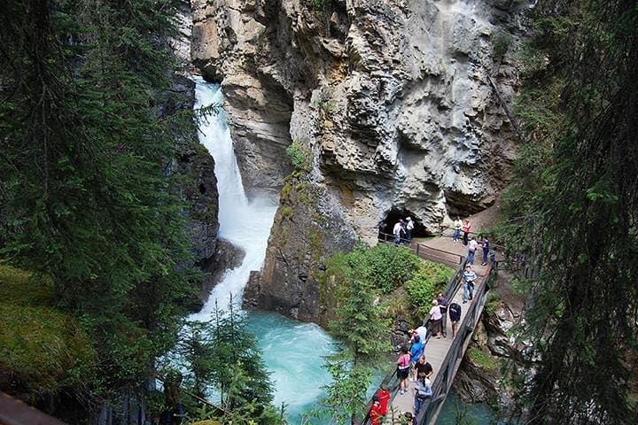 Circle West: 4-Day Canadian Rockies Bus Tour from Vancouver photo 3