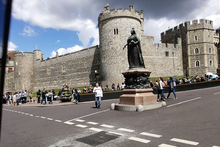 Private Luxury Day Tour from London to Stonehenge and Windsor Castle photo 3