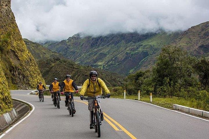 3-Day Inca Jungle Adventure: Biking, Rafting & Machu Picchu Hike photo 2