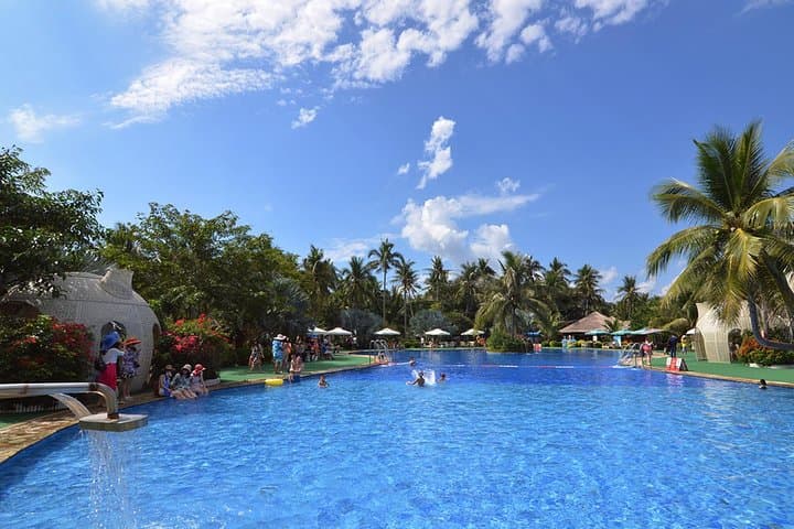 Wuzhizhou Islet Private Day Tour from Sanya — Beaches, Snorkeling & Tropical Flora photo 5