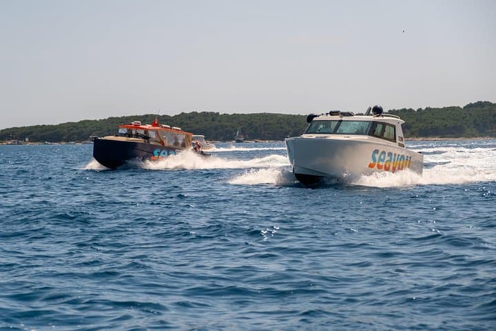 Private Luxury Boat Tour from Split: Blue Cave, Hvar & Pakleni Islands photo 3