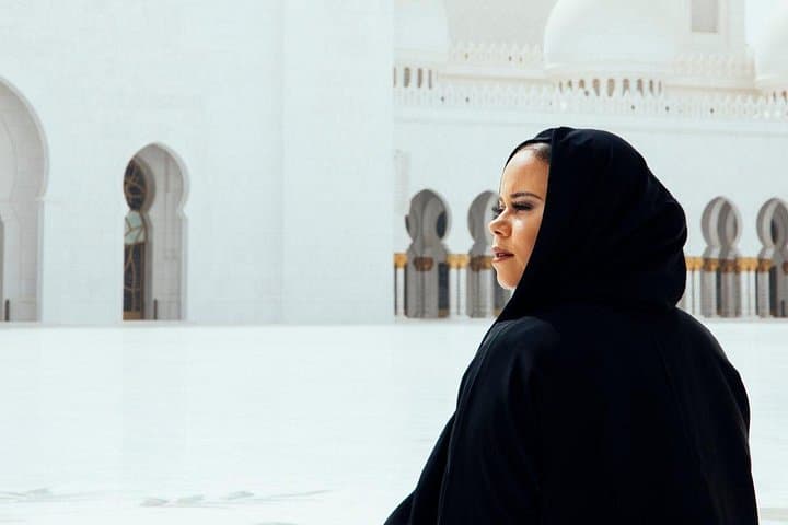Private Photo Session in Abu Dhabi — Capture Your Trip with a Local Photographer photo 3
