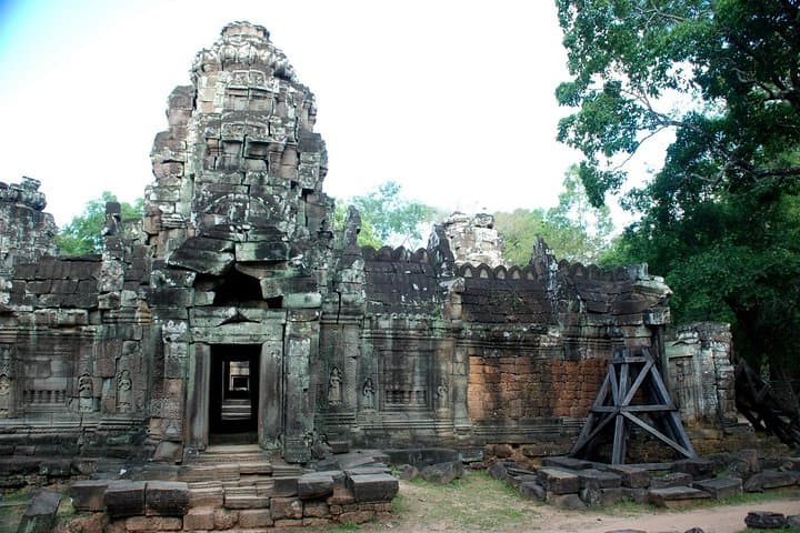 2-Day Angkor Wat and Tonle Sap Private Tour from Siem Reap photo 3