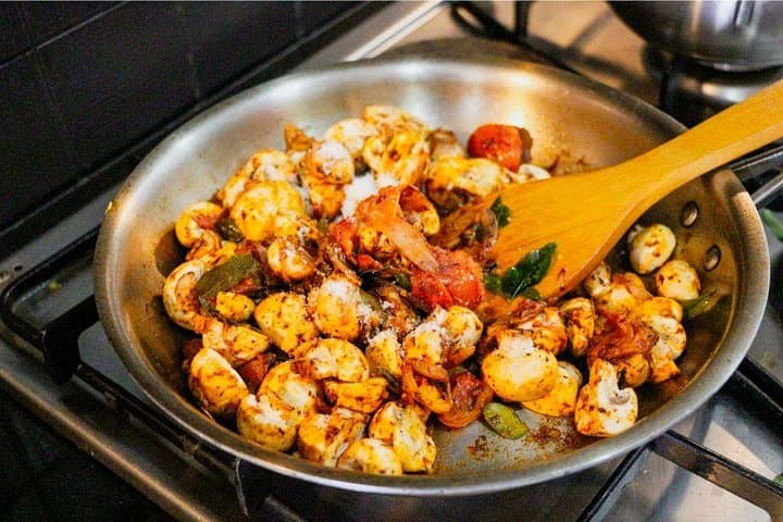 Home-Cooked Sri Lankan Cuisine with a Colombo Local photo 6