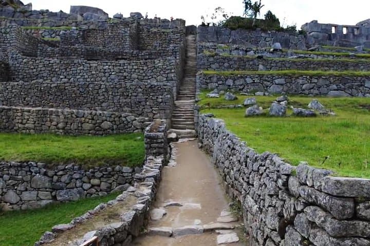 Private Machu Picchu Guide: 2.5-Hour Expert Tour with Photo Stops photo 2