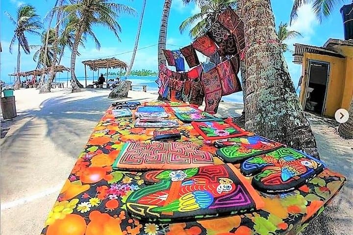 San Blas Islands Day Tour from Panama City — Natural Pool, Shipwreck Snorkel & Isla Chichime photo 3