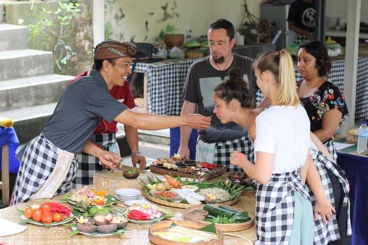 Balinese Cooking Class and Tanah Lot Temple Private Tour — Seminyak Day Experience photo 1