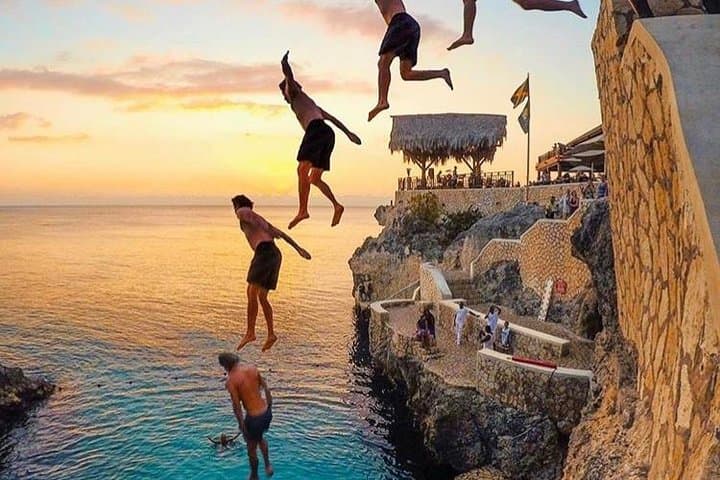 Rick's Cafe Sunset Private Tour: Negril Cliff Jumps & Glass-Bottom Boat