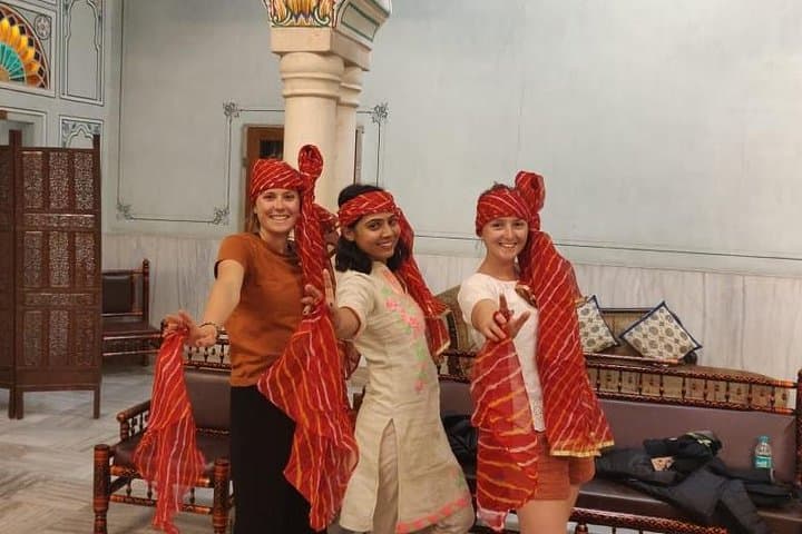 Bollywood Dance Class in Jaipur: Learn Hindi Movie Moves in a Heritage Hall photo 2