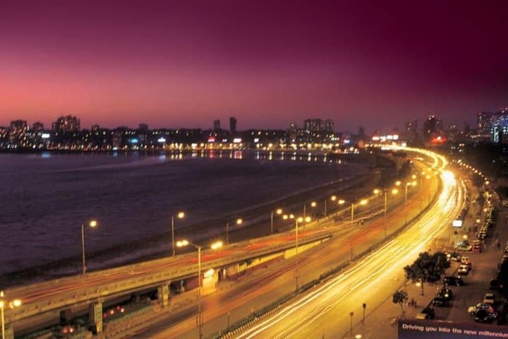 Customizable Mumbai Private Tour: Elephanta or Kanheri Caves & City Highlights