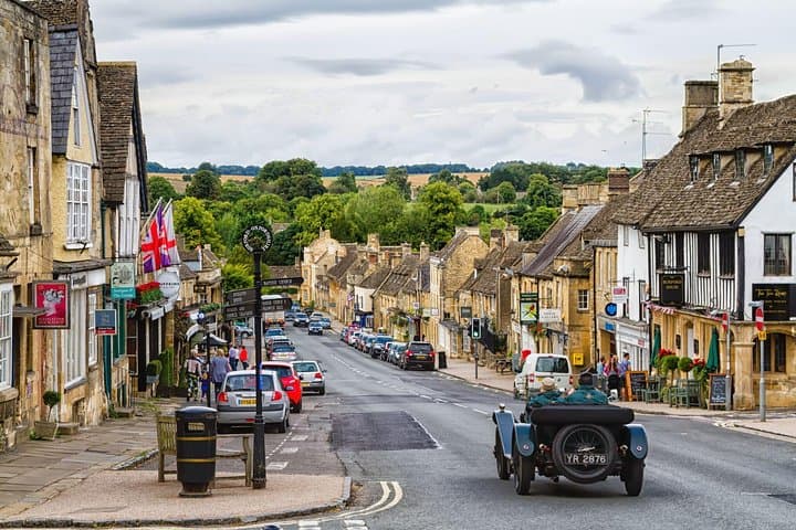 Warwick Castle, Stratford, Oxford & Cotswolds Day Tour from London photo 1
