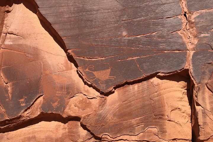 Exploring Monument Valley: A 2.5-Hour Full Valley Guided Tour photo 6