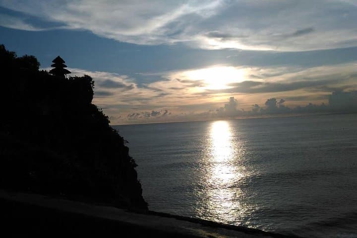 Uluwatu Temple Sunset & Kecak Dance with Jimbaran Seafood Dinner