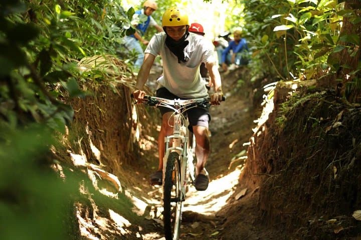 Lombok Village Cycling: Suranadi to Lingsar Temple Ride
