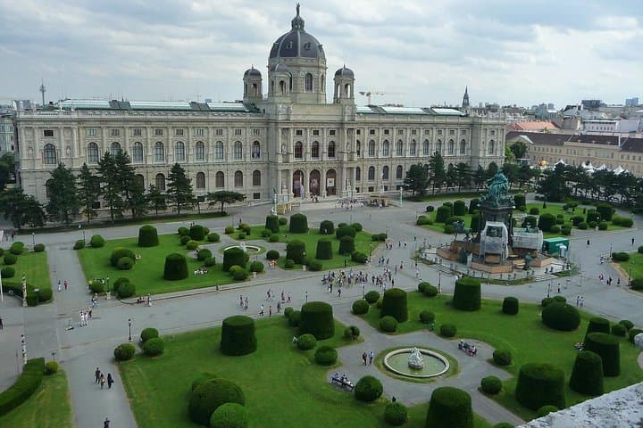 Prague to Vienna Private Transfer with Flexible Sightseeing Stops photo 4