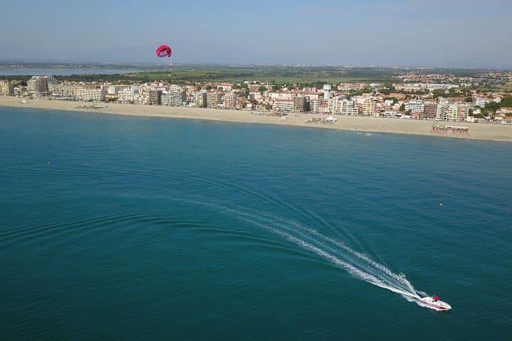 Parasailing Over Canet-Plage: 50m Tandem Flights Above the Pyrénées-Orientales Coast photo 2