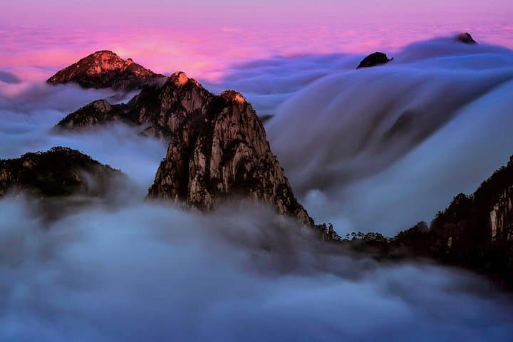 Huangshan Day Tour from Tunxi: Yungu Cable Car, Buffet Lunch & Scenic Peaks photo 2