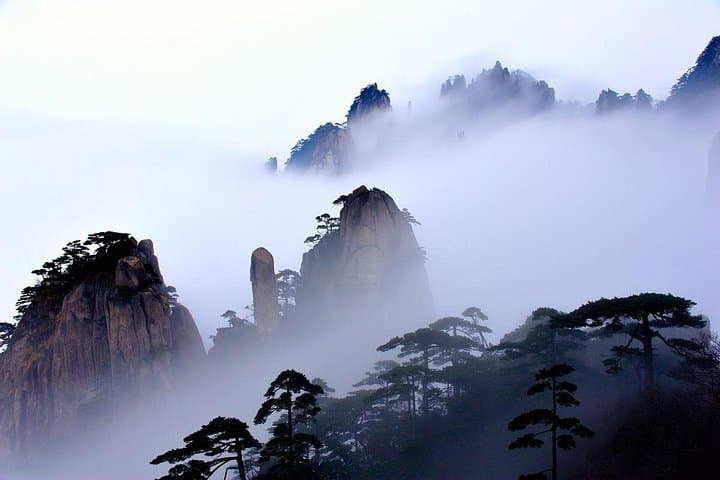Huangshan Day Tour from Tunxi: Yungu Cable Car, Buffet Lunch & Scenic Peaks photo 4