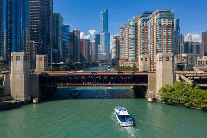 Chicago Sightseeing River and Lake Cruise: Iconic Skyline and Architecture from Water photo 3