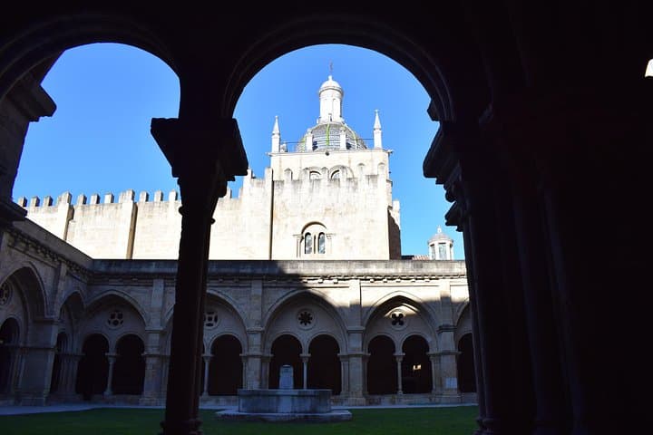Lisbon to Porto Private Tour via Coimbra, Mealhada & Aveiro Canals photo 3