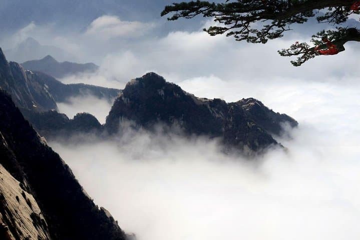 Private Day Hike to Mount Hua (Huashan) from Xi'an — Peaks, Ridges & Cable Car Options photo 4
