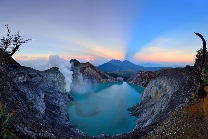 Kawah Ijen Blue Fire Tour: Night Hike to See the Blue Flame & Sulfur Miners (Shared Budget Package) photo 6