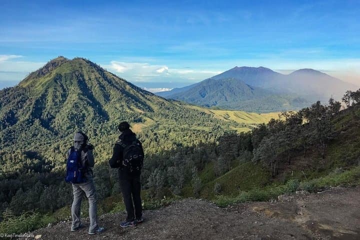Kawah Ijen Blue Fire Tour: Night Hike to See the Blue Flame & Sulfur Miners (Shared Budget Package) photo 4