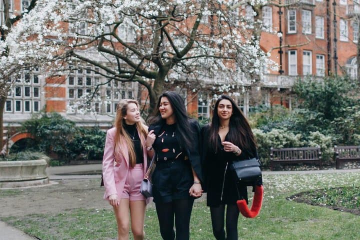 Picture-Perfect Cambridge: Private Photo Session with a Local Photographer photo 4