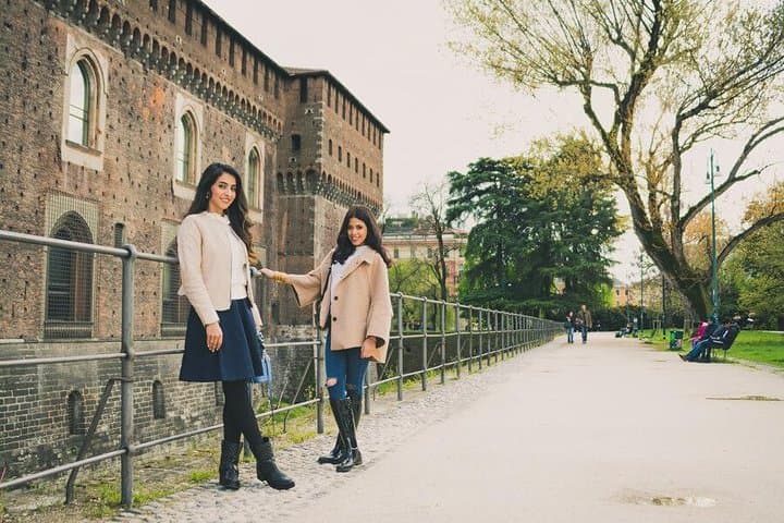 Private Edinburgh Photo Session: Capture the Royal Mile and Castle in 30 Minutes
