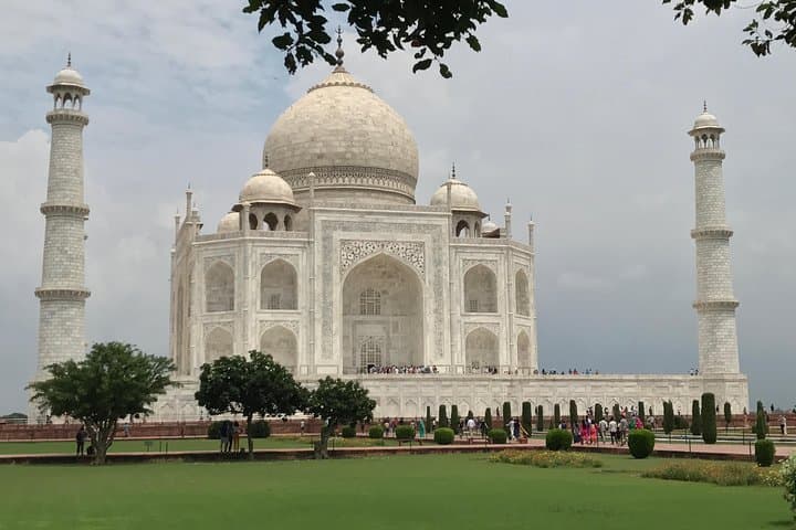 Taj Mahal Express Train Day Trip from New Delhi — Gatimaan Express photo 6