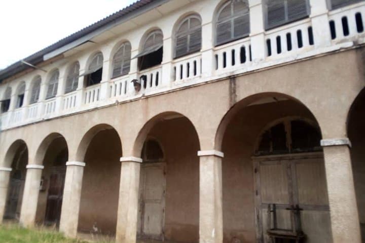 Grand-Bassam UNESCO Walking Tour: Colonial Architecture, Artisan Workshops & Coastal Brunch photo 3