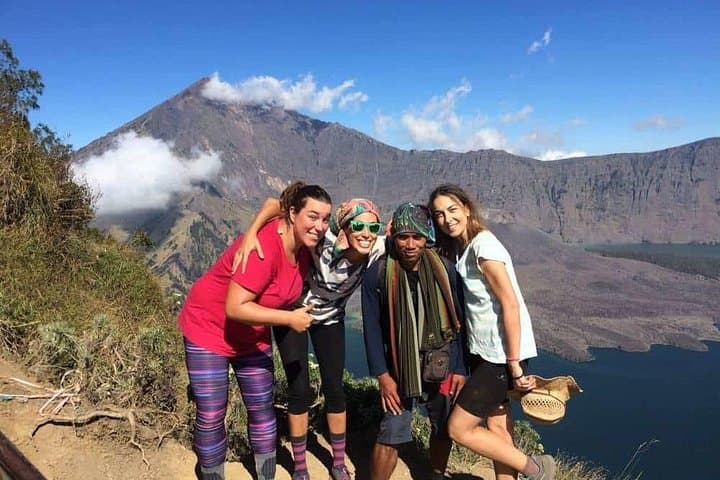 2-Day Rinjani Trek to Senaru Crater Rim — Sunrise, Camping & Descent
